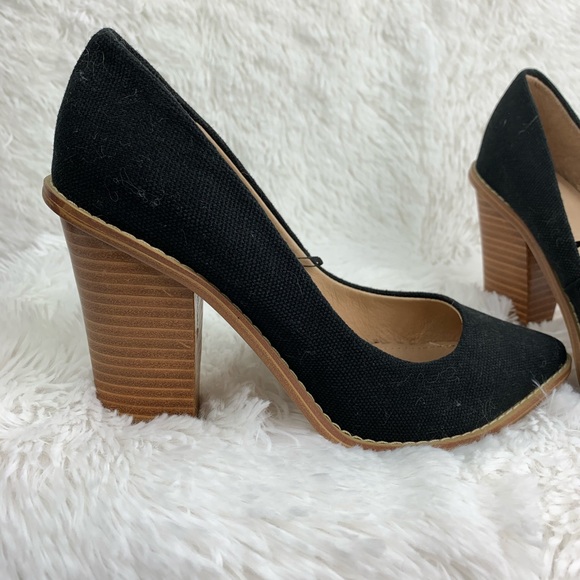 H&M Black Burlap with 4” wood block heel - Picture 2 of 7